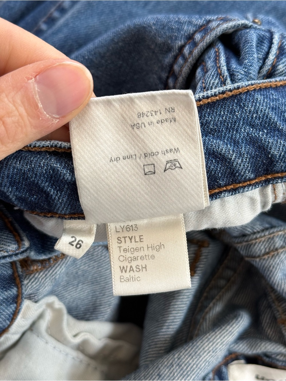 Reformation high rise straight leg jeans in Baltic wash (26) - made in USA - Picture 6 of 9
